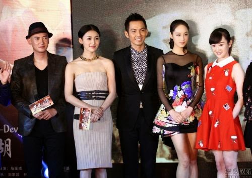 1 Cast (2013) 2.jpg