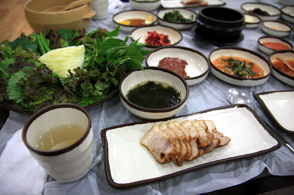 1024px-Korea-Namhae-German_Village-Bossam-01.jpg