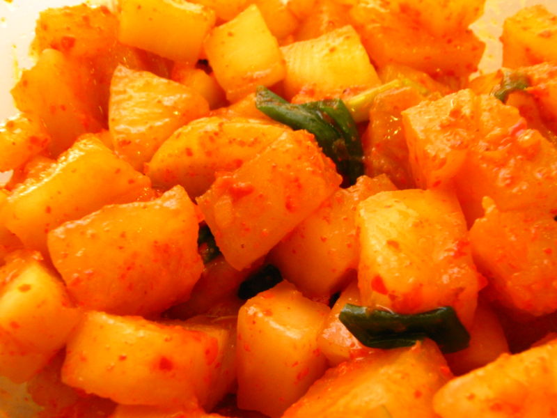 800px-Korean.food-kkakdugi-01.jpg