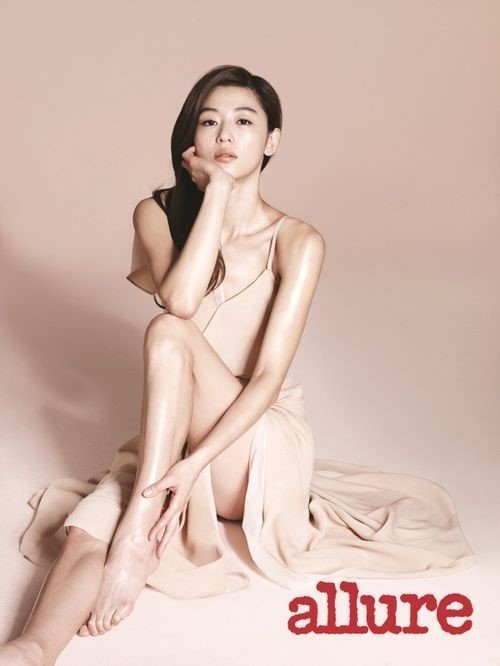 goddess-jun-ji-hyun-poses-in-a-nude-dress.jpg