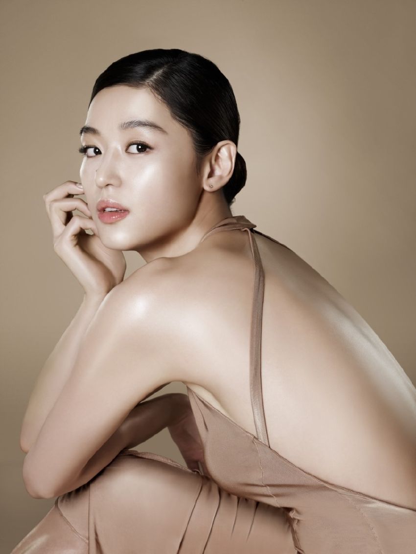 Jun-Ji-hyun-Gianna-Jun-Amore-Pacific-Illi-Photoshoot-1.jpeg